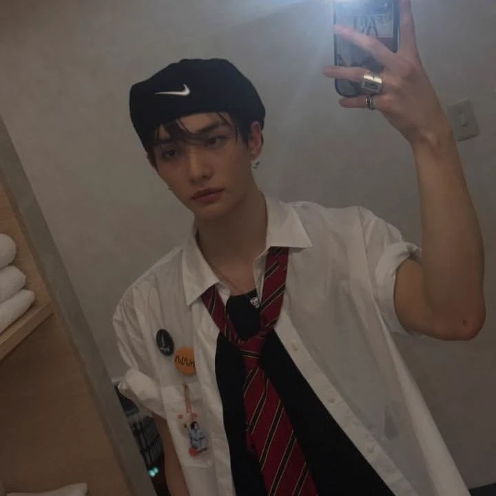 Hwang Hyunjin thumbnail