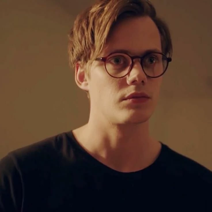 You bet you could make him fall in love. (Bill Skarsgård) thumbnail