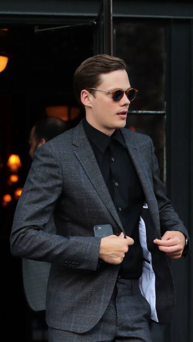 Bill Skarsgård thumbnail