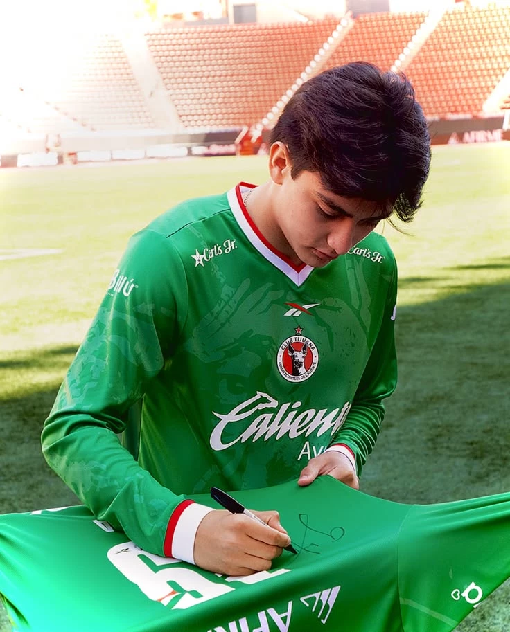 Gilberto Mora thumbnail
