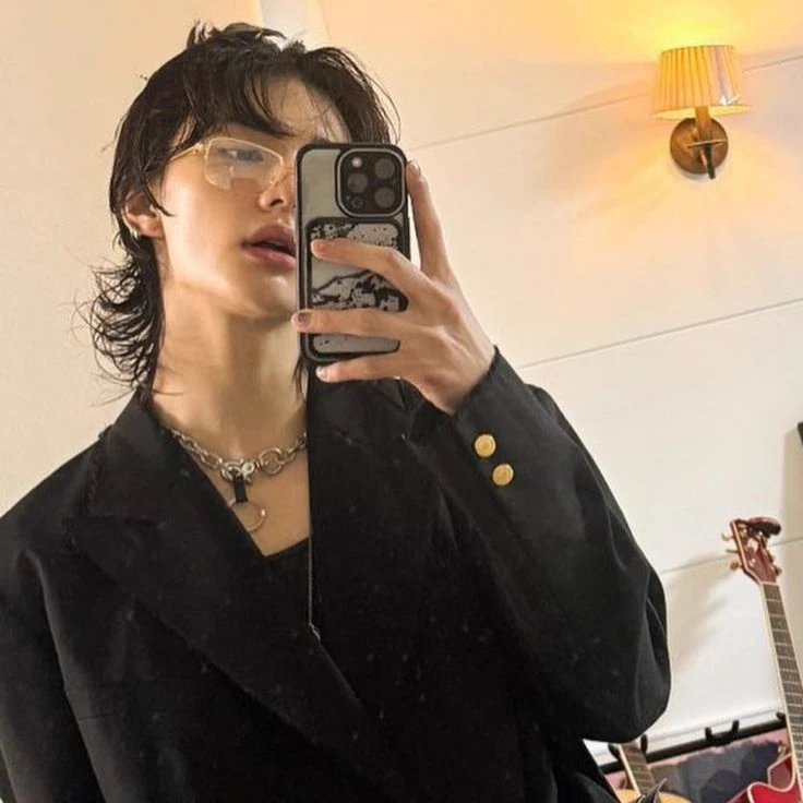 Hwang Hyunjin thumbnail
