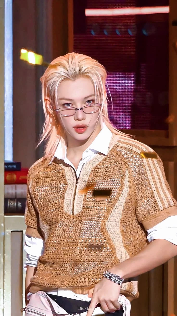 lee felix thumbnail