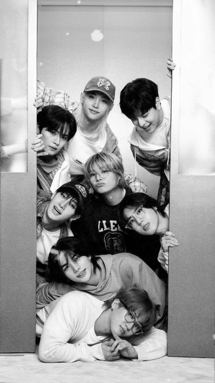 straykids  thumbnail
