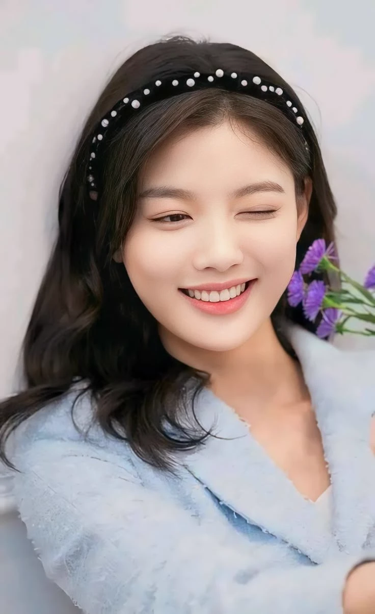 Kim Yoo-jung thumbnail