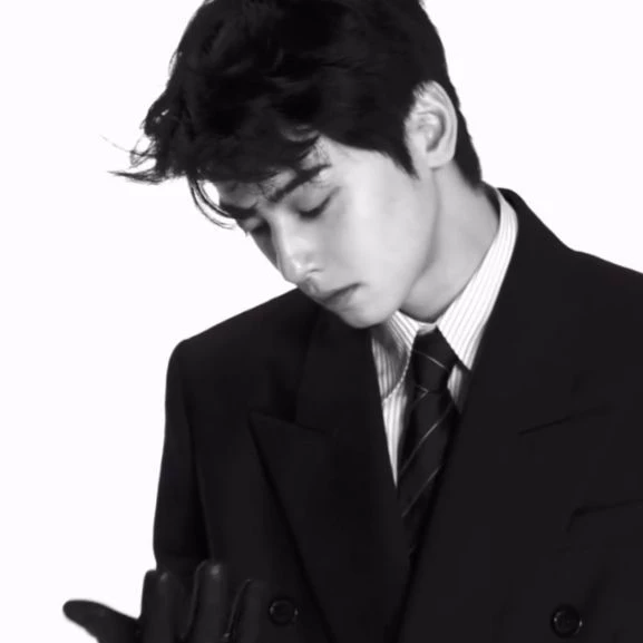 𝐄unwoo thumbnail