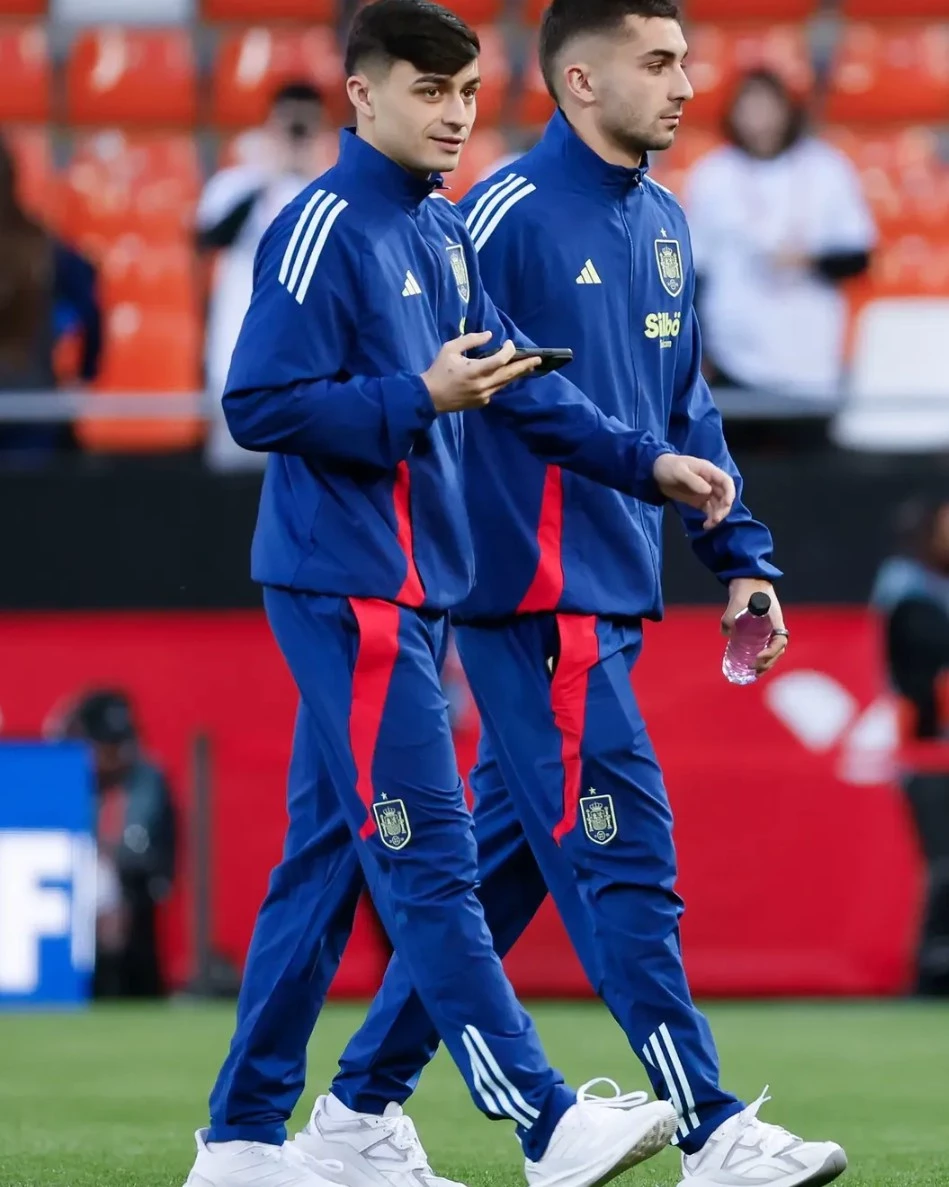 Pedri González and Ferran Torres thumbnail