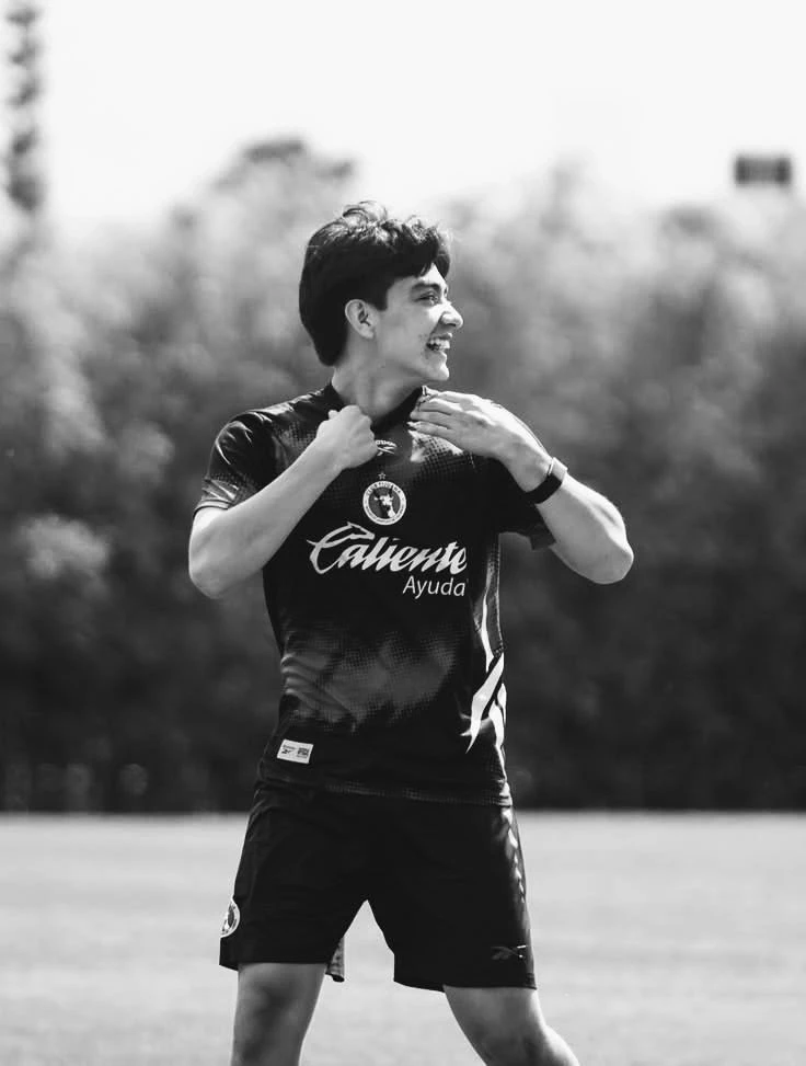 Gil Mora thumbnail