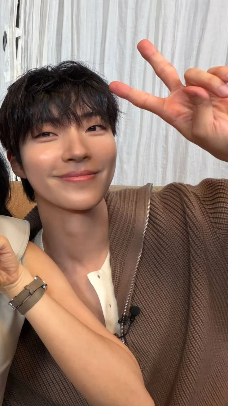 HWANG. thumbnail