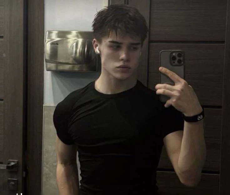 Russian men thumbnail