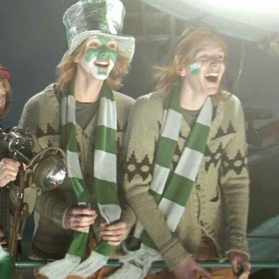 Fred and George Weasley older brothers thumbnail