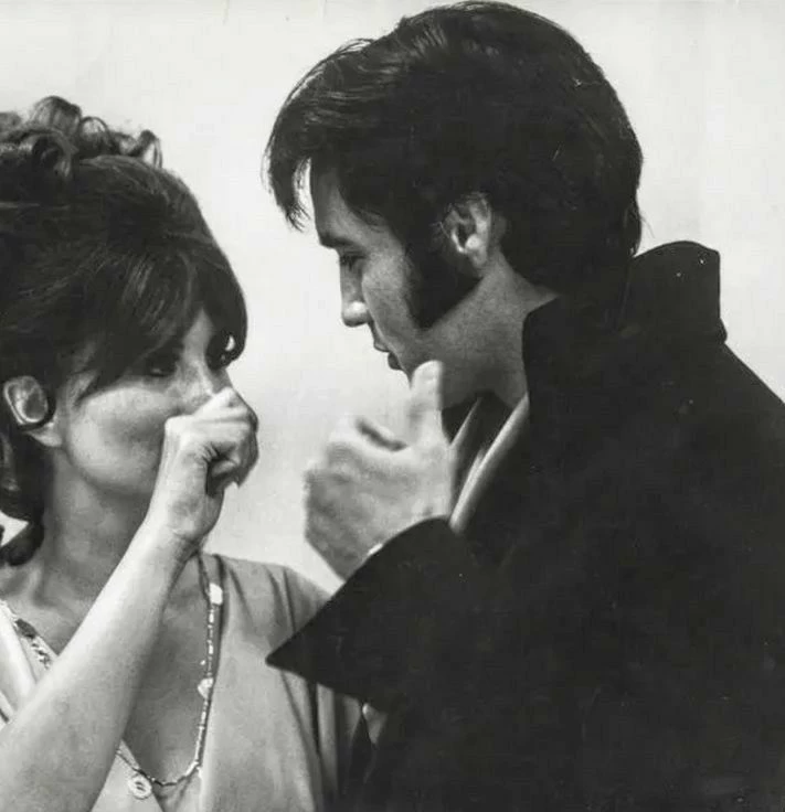 Elvis Presley thumbnail