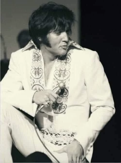 Elvis Presley thumbnail