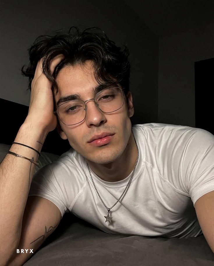 Adrián Valmont thumbnail