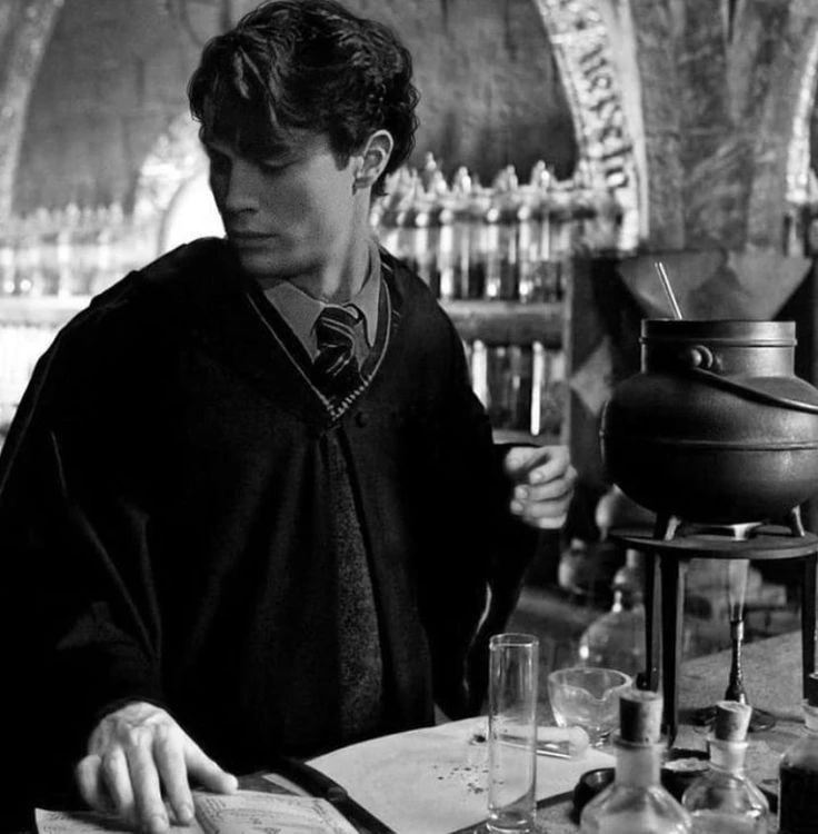 Tom M Riddle thumbnail