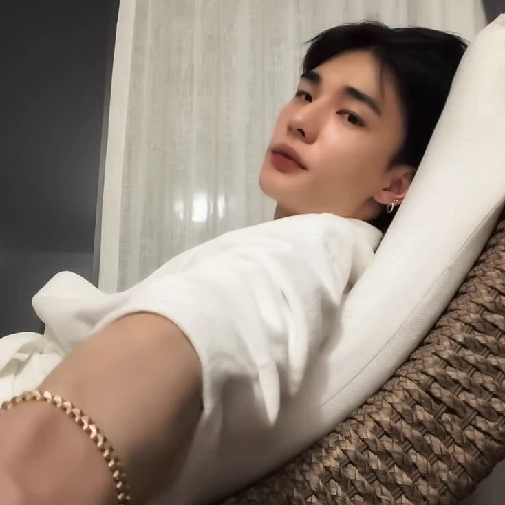 👣 Hyunjin 👣 thumbnail