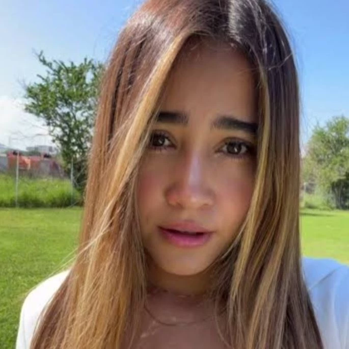 Mercedes roa thumbnail