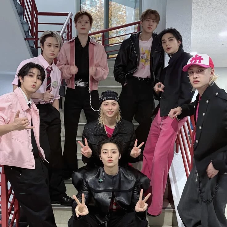 Stray kids thumbnail