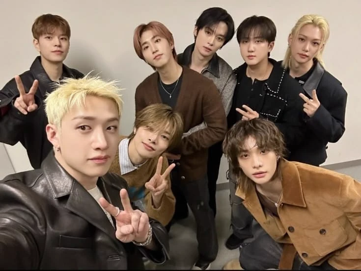 Stray kids thumbnail