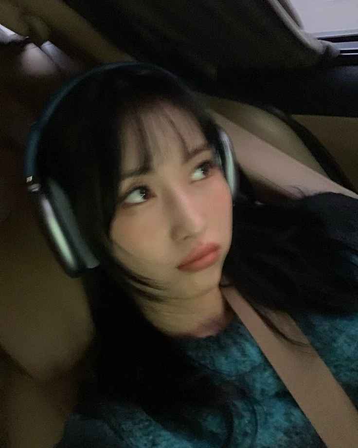 Hirai Momo thumbnail