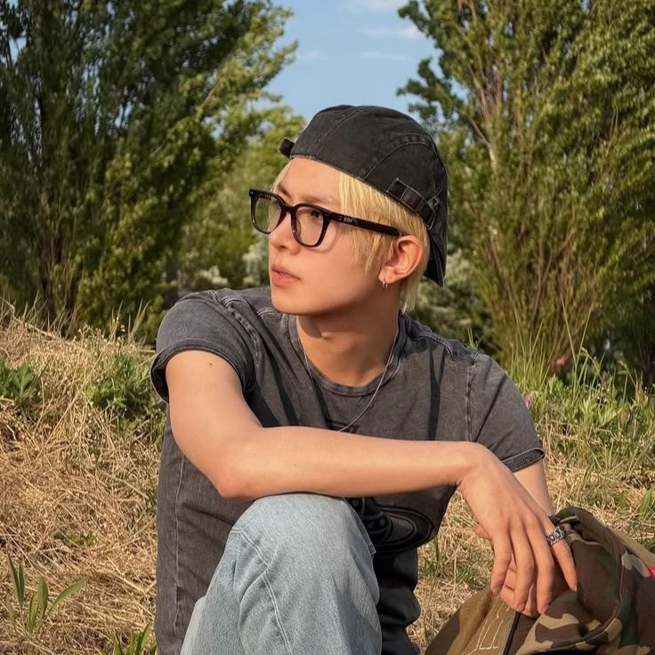 Lee Heeseung  thumbnail