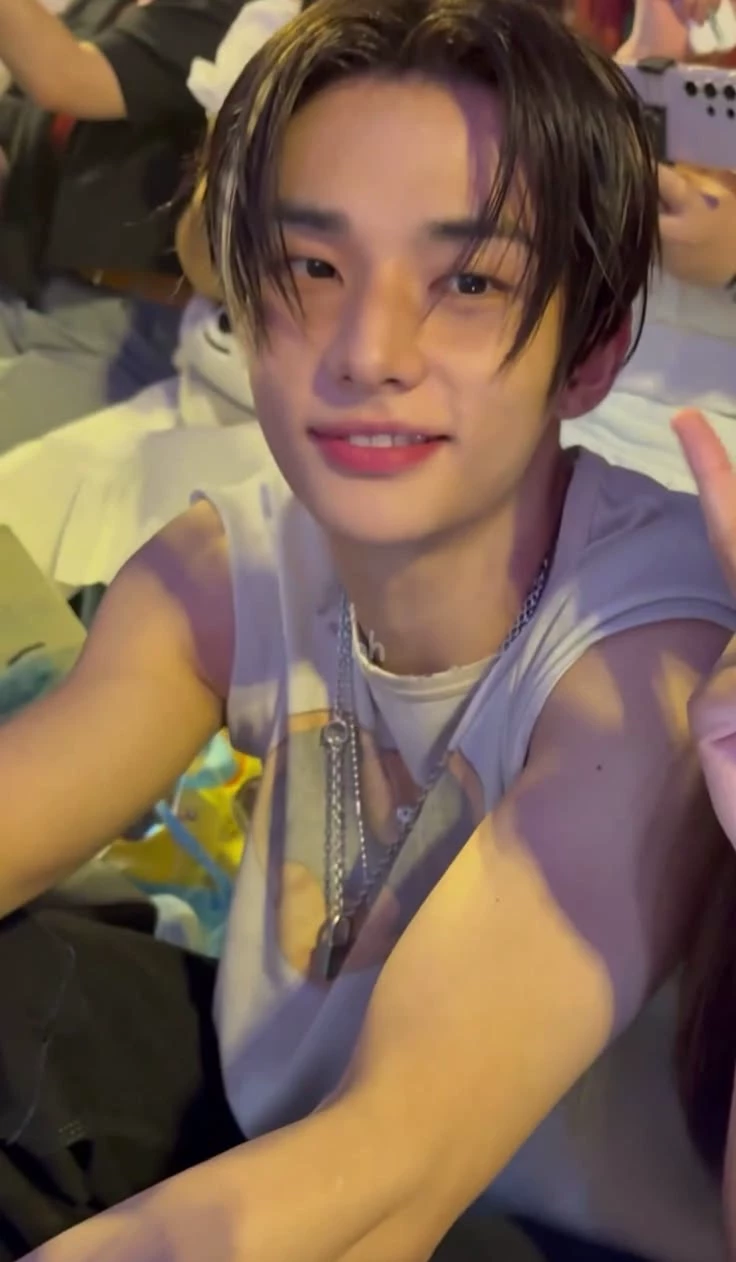 Hyunjin thumbnail