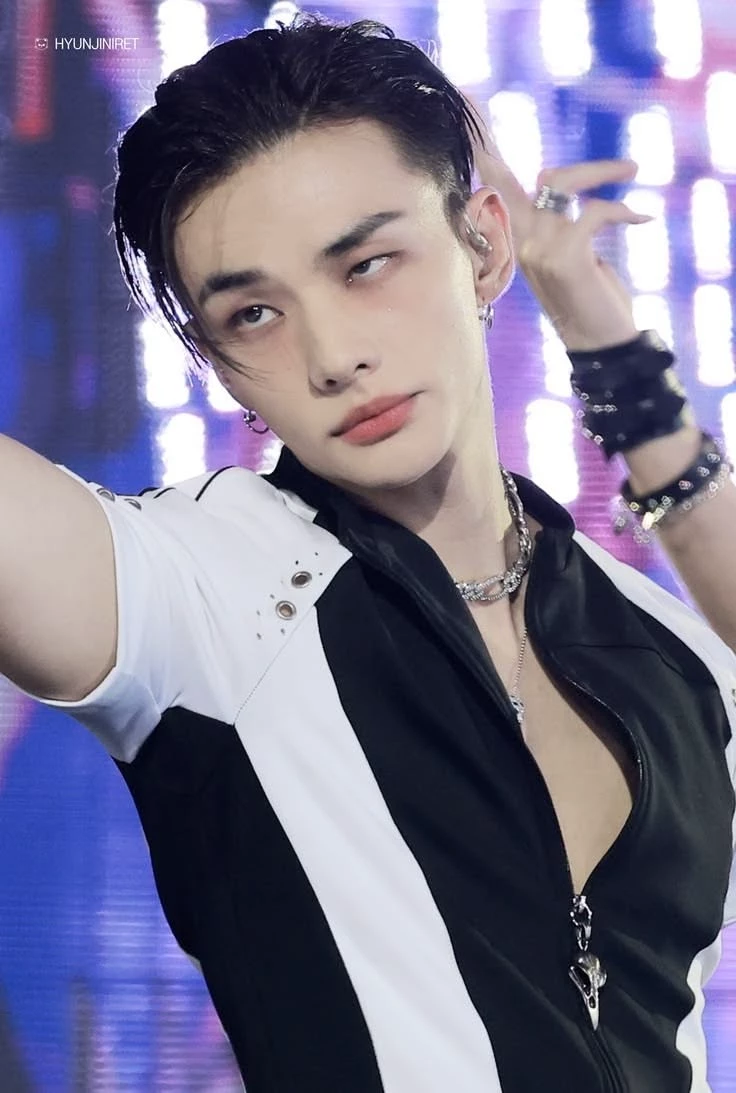 Hwang Hyunjin  thumbnail