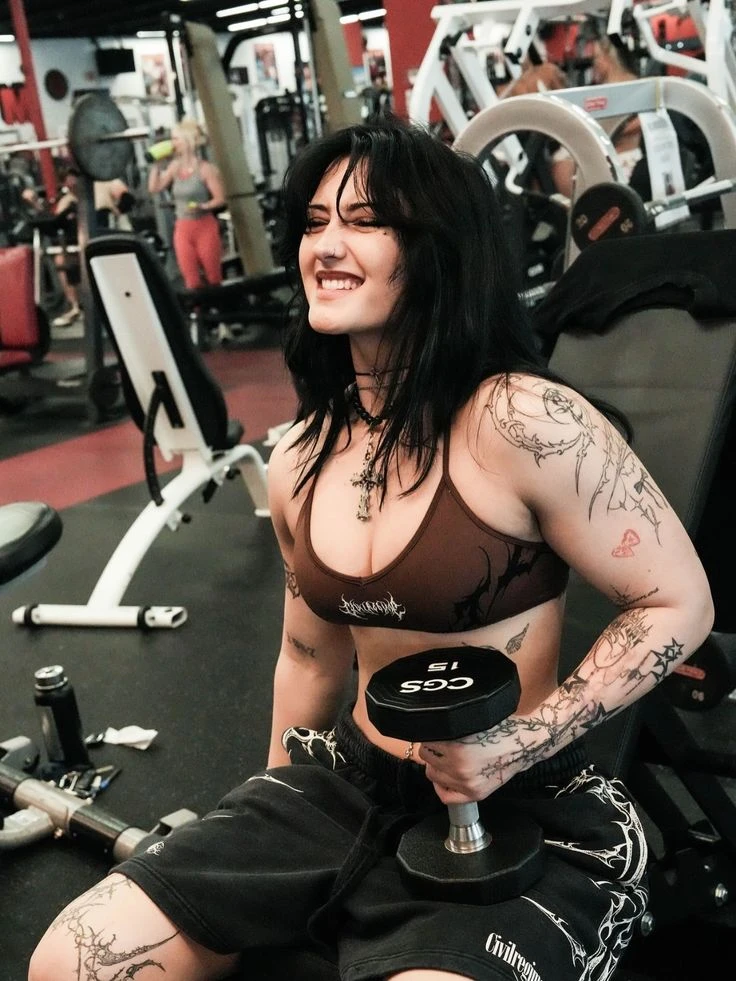Giovanna – his bodybuilder girlfriend – 🔥 thumbnail