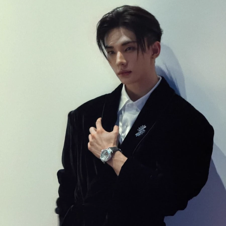Hwang Hyeonjin thumbnail