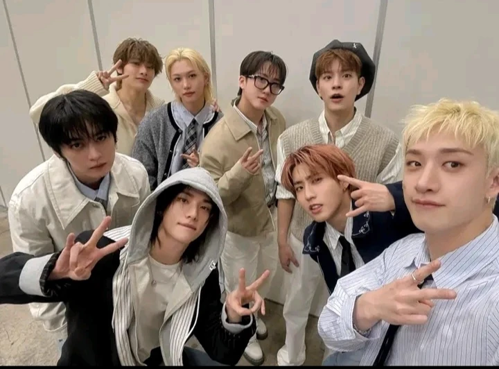 stray kids thumbnail