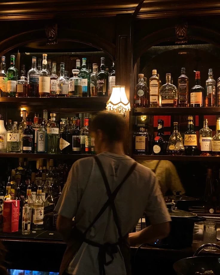 Alix the bartender 🔥 thumbnail