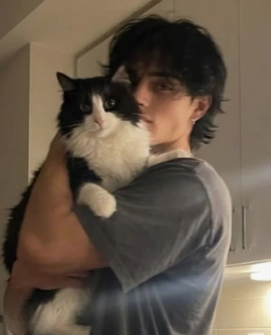 leo thumbnail