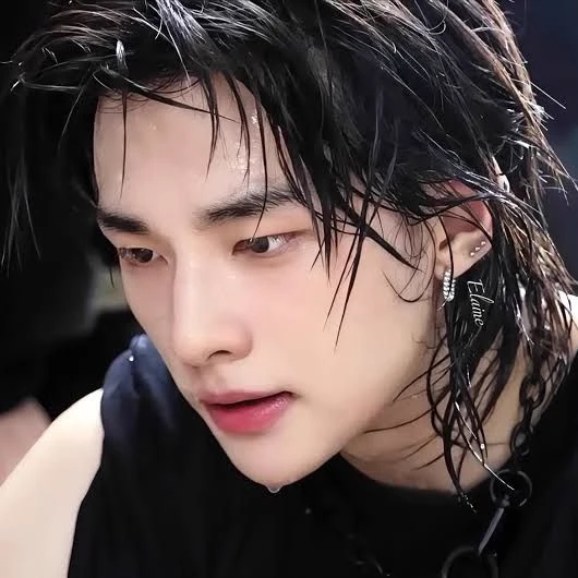 Hwang Hyunjin thumbnail