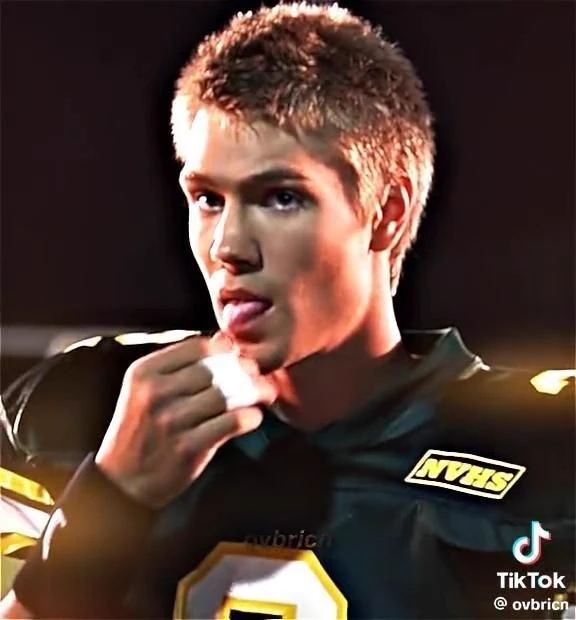 Chad Michael Murray thumbnail