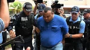 man is arrested for stealing a zilerys Mexico belt thumbnail