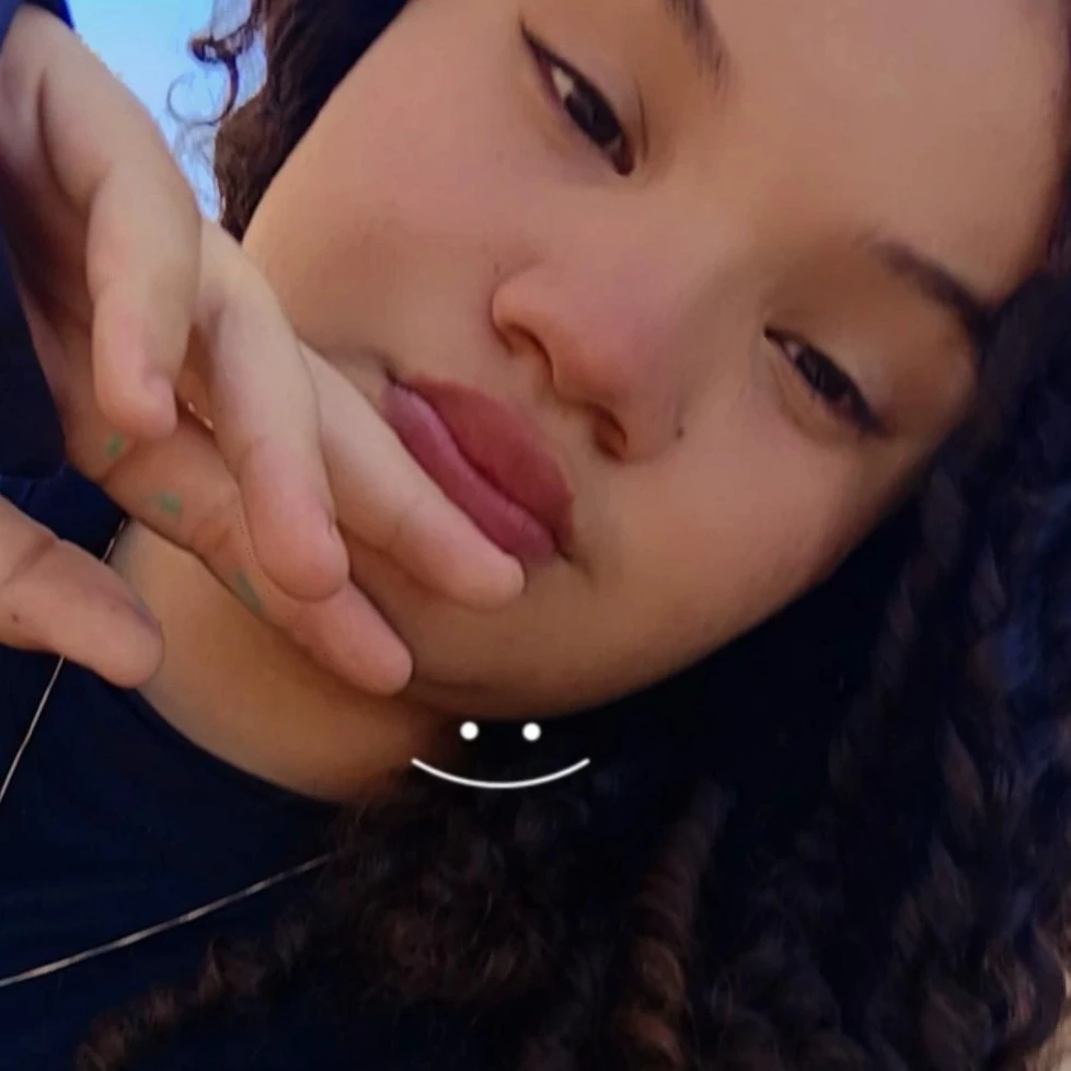 𝐁𝐞𝐥𝐥𝐲