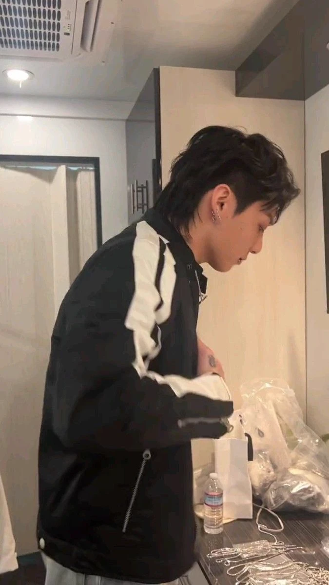 JEON JUNGKOOK thumbnail