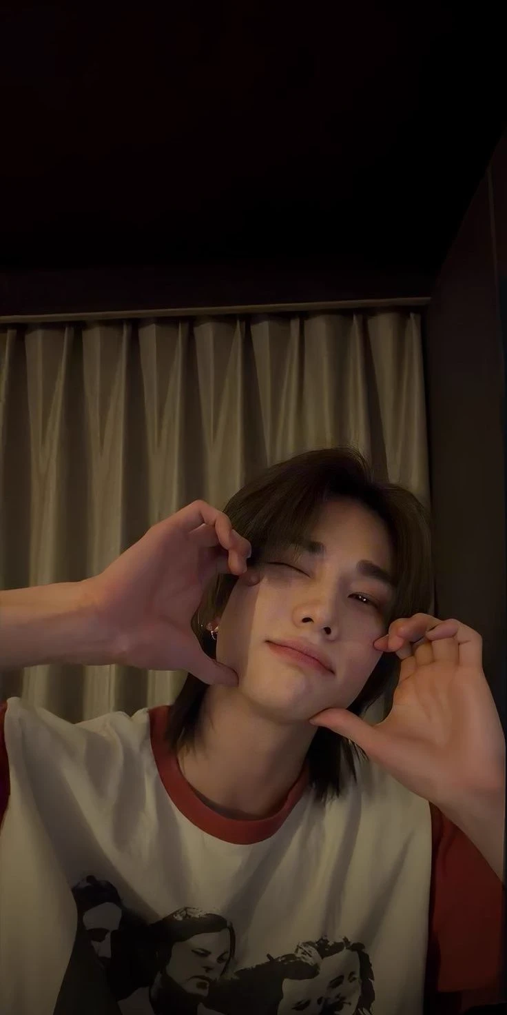 Hwang Hyunjin thumbnail