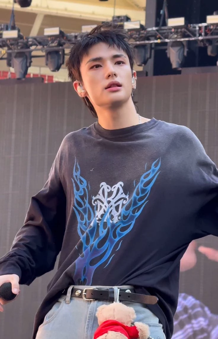 Hwang Hyunjin thumbnail