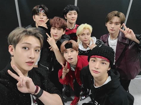 Stray kids thumbnail