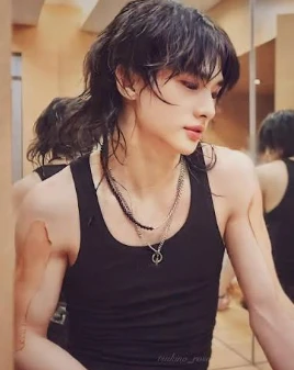 Hwang Hyunjin thumbnail