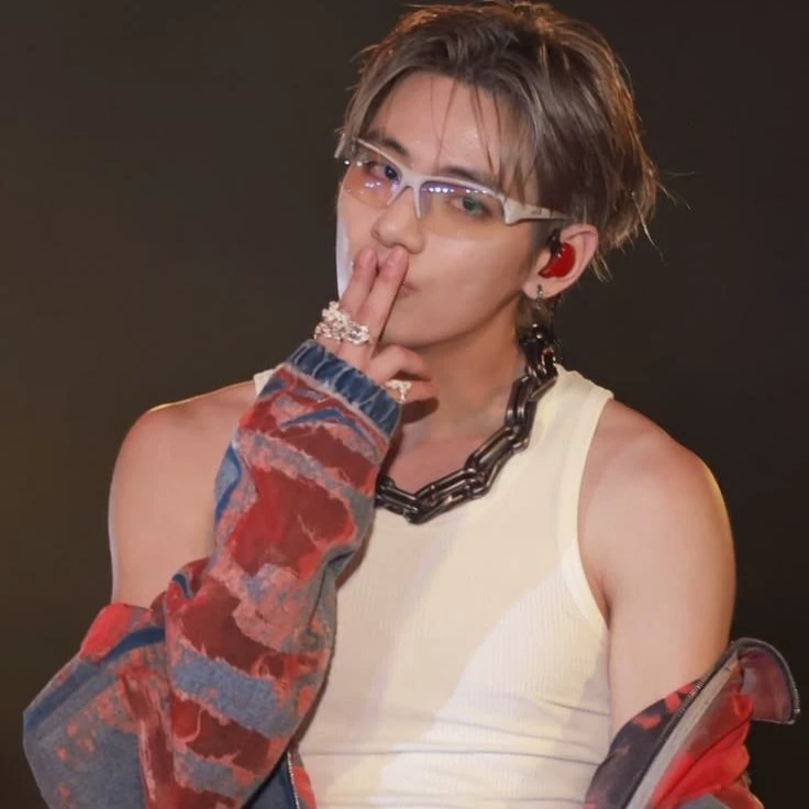 Kim Taehyung (V) thumbnail