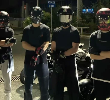 4 bikers thumbnail