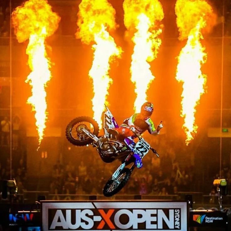 Dirt bike showcase. thumbnail