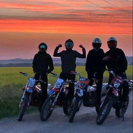 4 bikers thumbnail