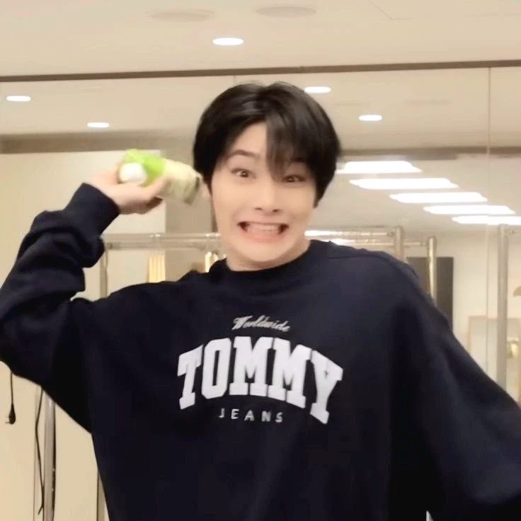 Yang Jeongin -Omega + Omega????💓 thumbnail