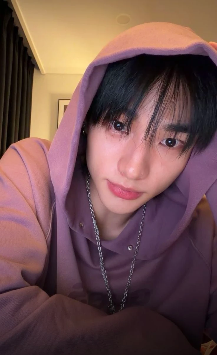Hyunjin thumbnail