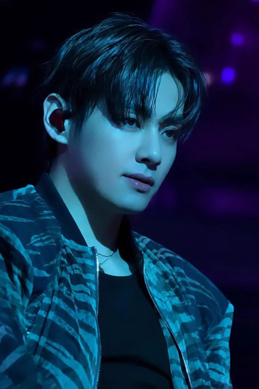 Kim Taehyung, professor of biology thumbnail