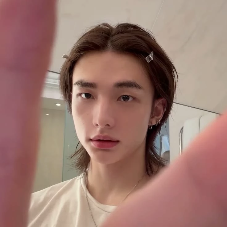 Hwang Hyunjin thumbnail