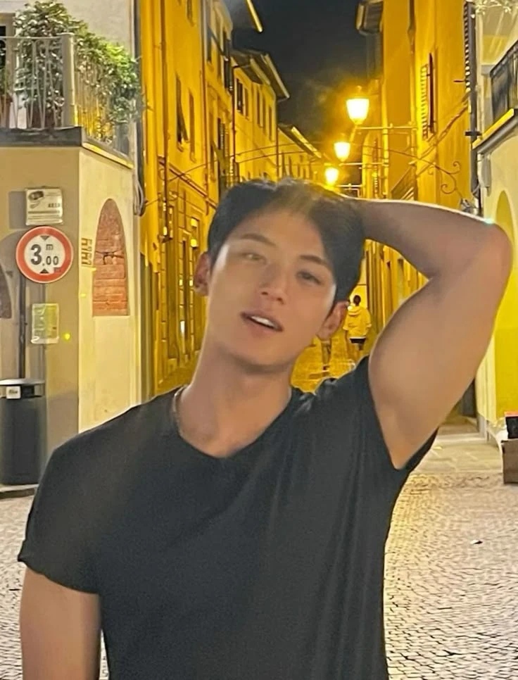 kim mingyu thumbnail