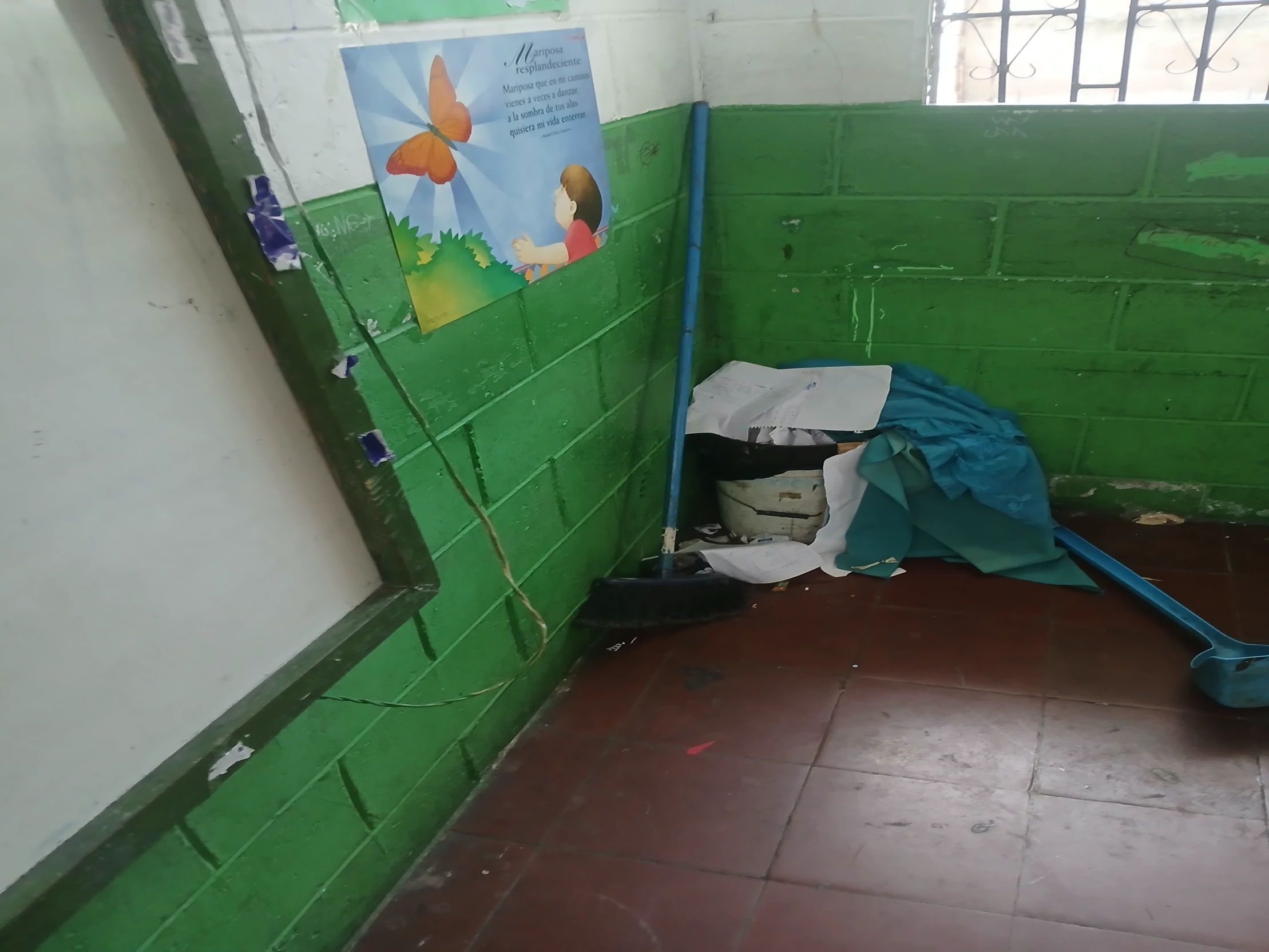 pick me Poncela school thumbnail